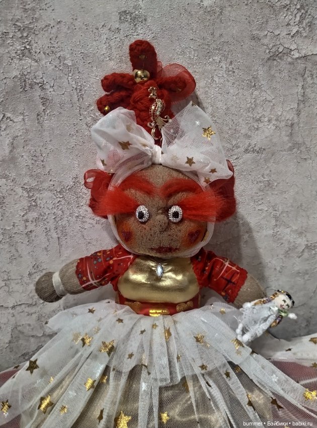 Куклы из чулка. Пришила кукле новое лицо и обновила образ