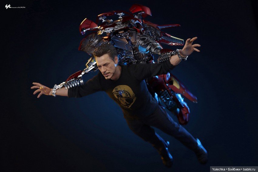 Фигурка Тони Старка (версия в костюме Марк VII) - Hot Toys (фото 4)