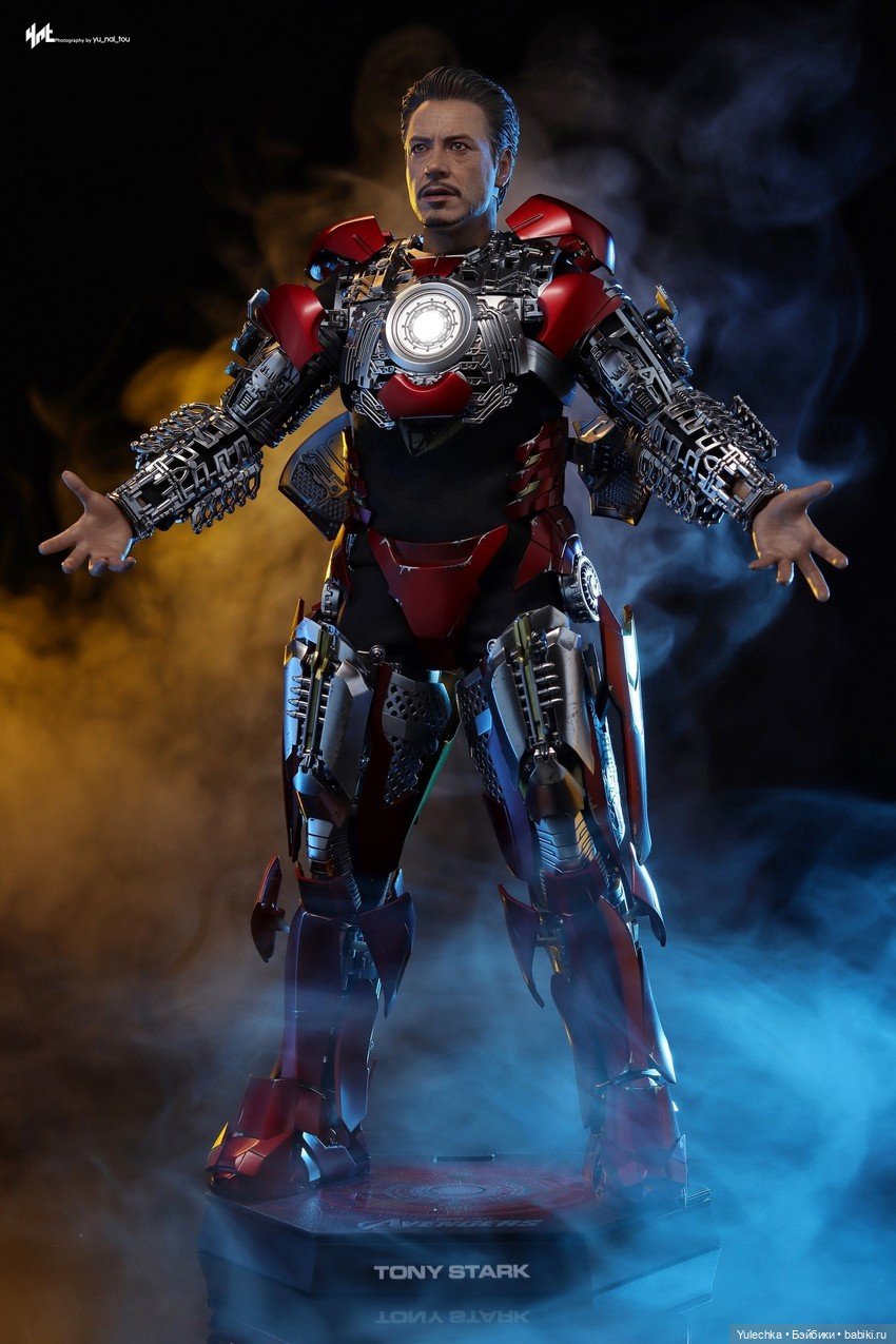 Фигурка Тони Старка (версия в костюме Марк VII) - Hot Toys (фото 7)