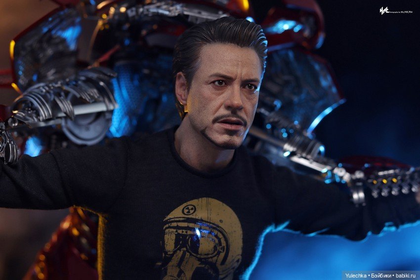 Фигурка Тони Старка (версия в костюме Марк VII) - Hot Toys (фото 5)