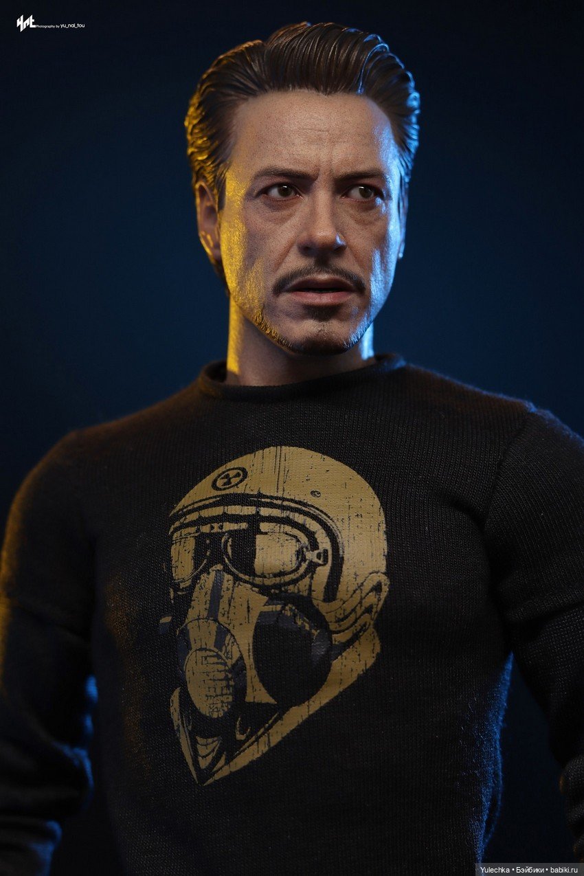 Фигурка Тони Старка (версия в костюме Марк VII) - Hot Toys