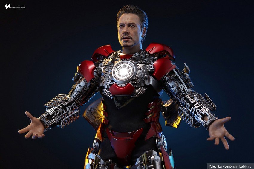 Фигурка Тони Старка (версия в костюме Марк VII) - Hot Toys (фото 6)