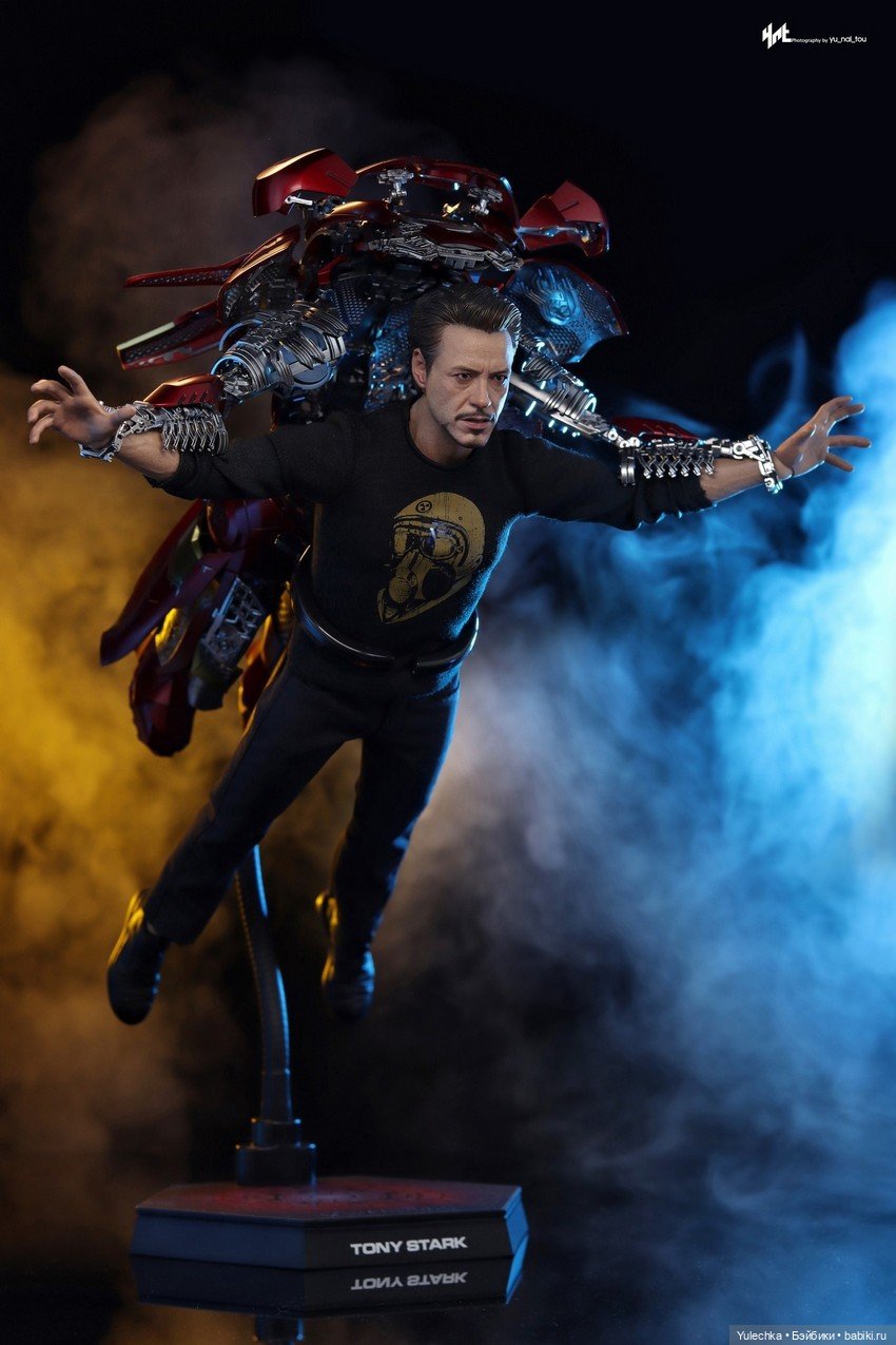 Фигурка Тони Старка (версия в костюме Марк VII) - Hot Toys (фото 8)