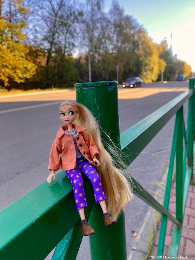 Пижамная принцесса Рапунцель в парке (фото 2)