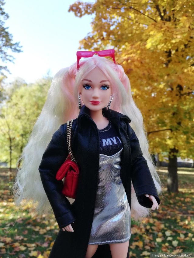 Красные сапожки, стройные ножки