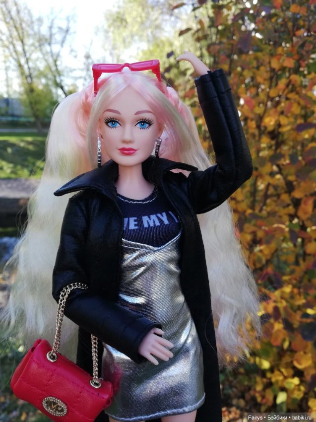 Красные сапожки, стройные ножки