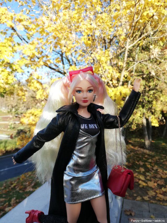 Красные сапожки, стройные ножки