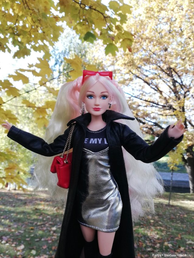 Красные сапожки, стройные ножки