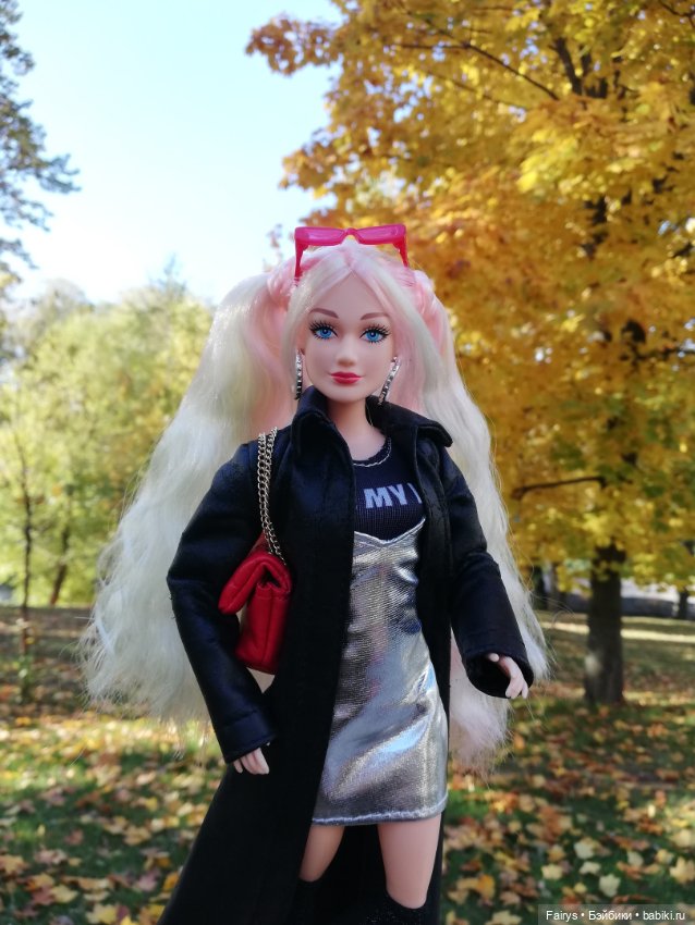 Красные сапожки, стройные ножки