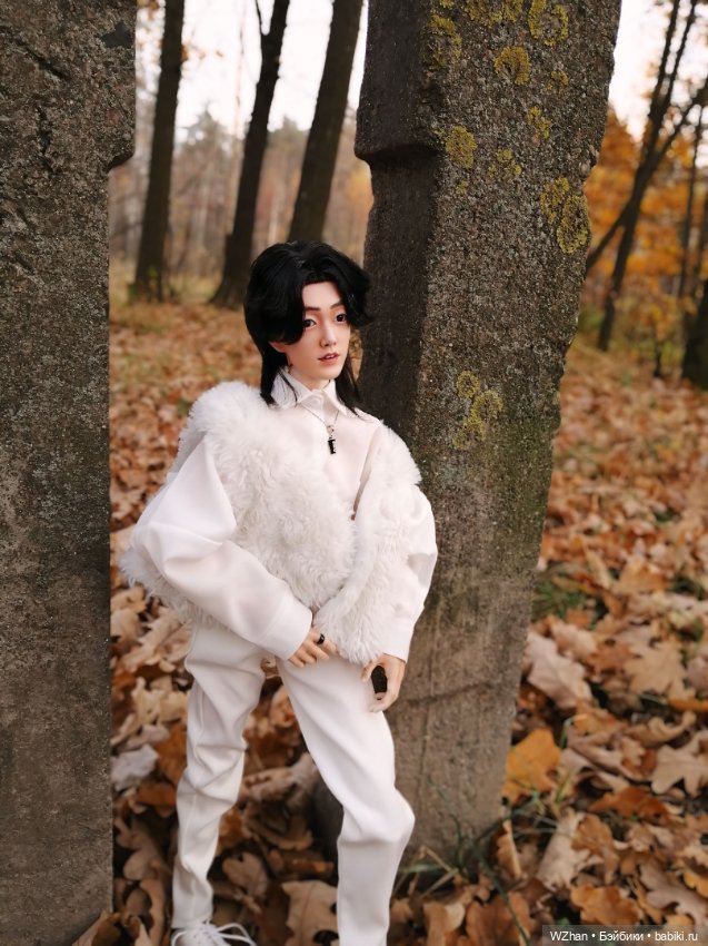 Белое облачко в осеннем лесу