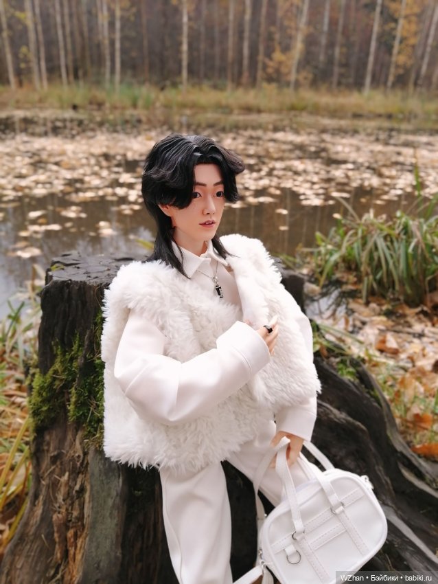 Белое облачко в осеннем лесу