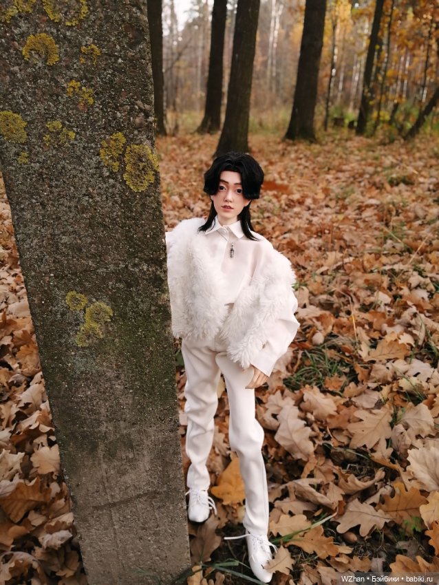 Белое облачко в осеннем лесу