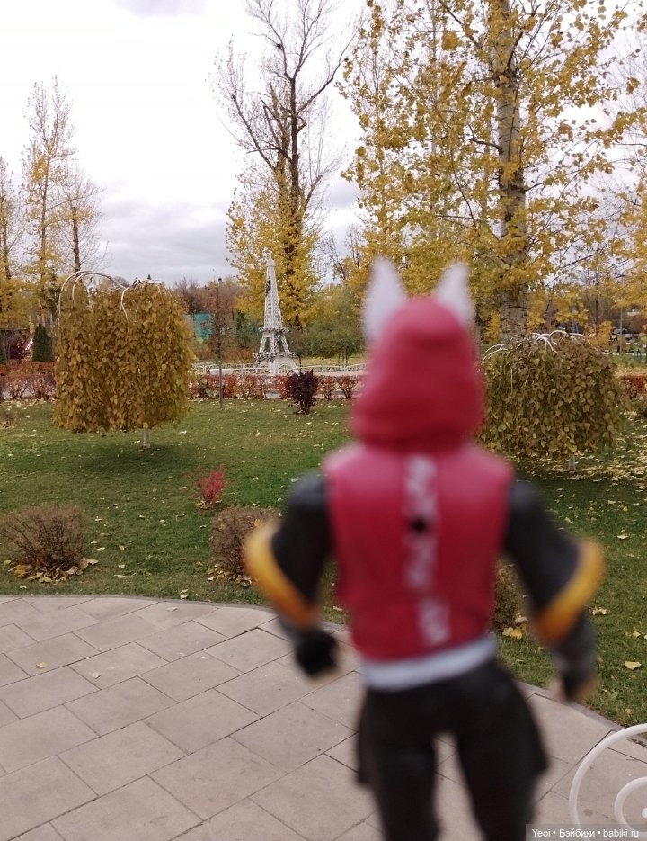 Фигурки в парке, Супер Кот (Леди Баг и Супер Кот) и Ронин (Фортнайт) (фото 9)