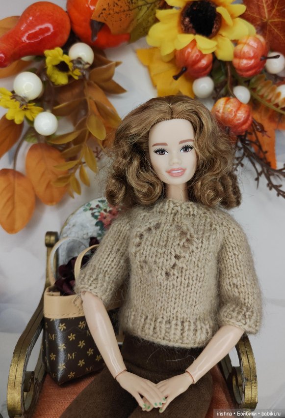 Эмили қыз жалаңаш Кристи Дик