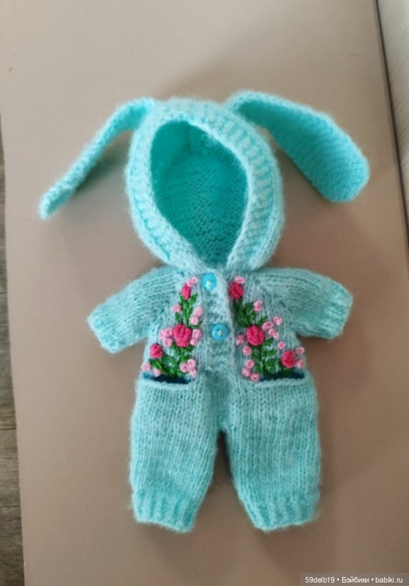 Комбенизончики с вышивкой для кукол ростом 15 см