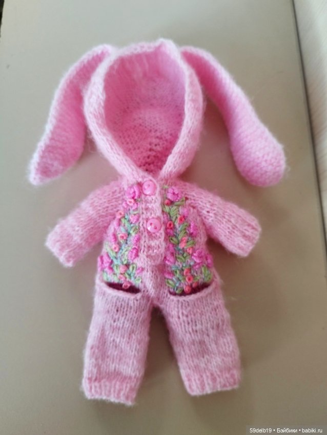 Комбенизончики с вышивкой для кукол ростом 15 см (фото 3)