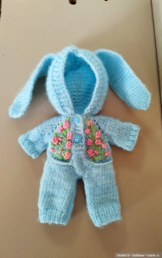 Комбенизончики с вышивкой для кукол ростом 15 см (фото 2)