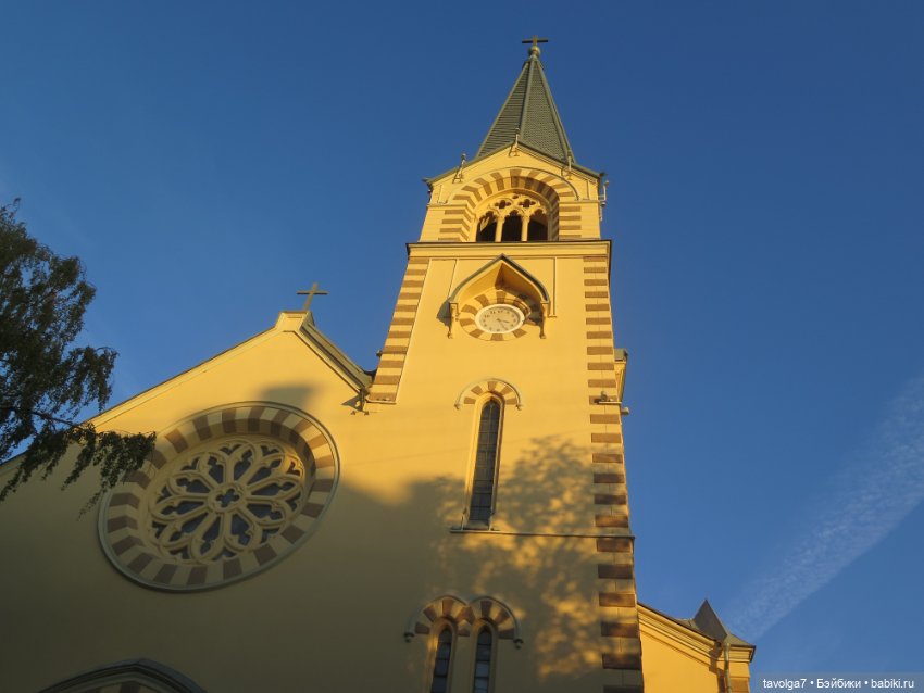 Ари первая прогулка по Москве