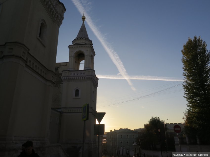 Ари первая прогулка по Москве