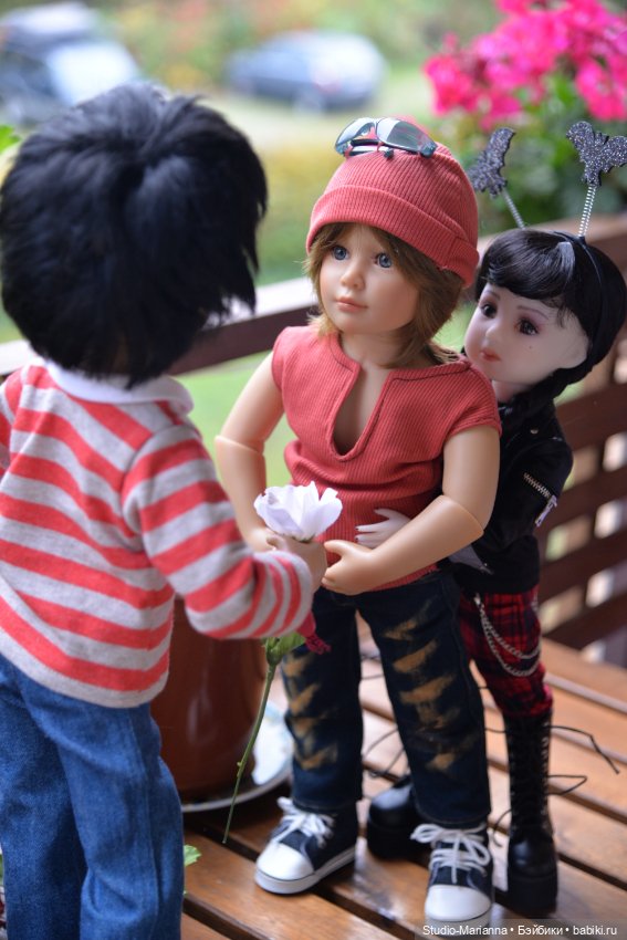 Любовный треугольник — Куклы Ruby Red (Руби Ред) Fashion Friends: Siblies (фото 4)
