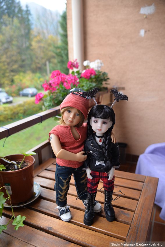 Любовный треугольник — Куклы Ruby Red (Руби Ред) Fashion Friends: Siblies (фото 5)