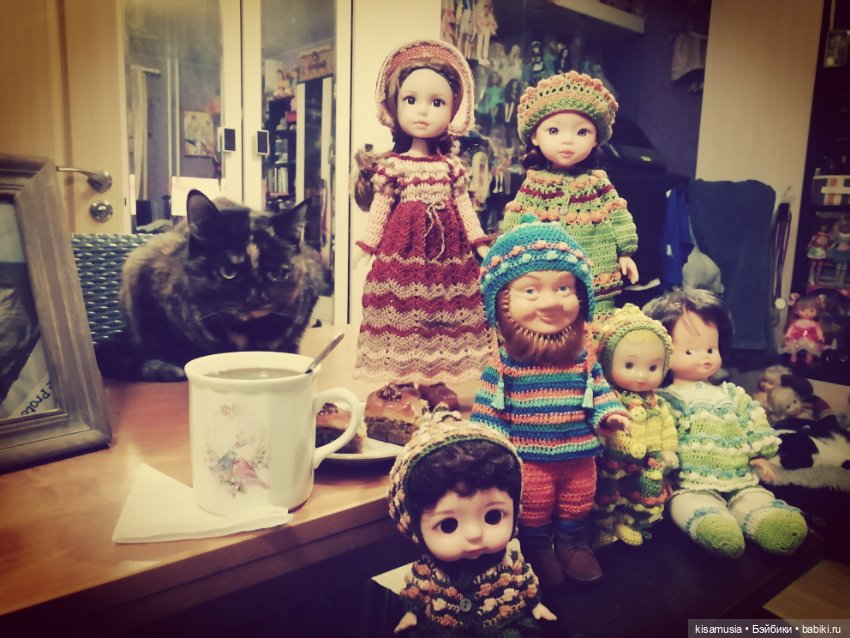 Немного уюта, кукол и вязаных нарядов