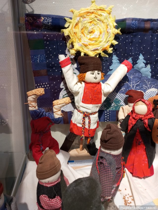 Выставка традиционных тряпичных кукол