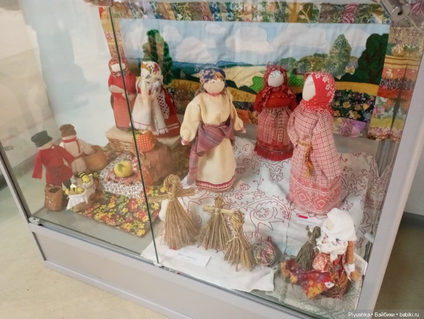 Выставка традиционных тряпичных кукол