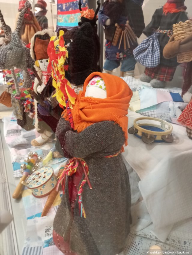 Выставка традиционных тряпичных кукол
