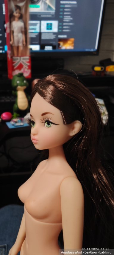 Приехали девочки и крокодил