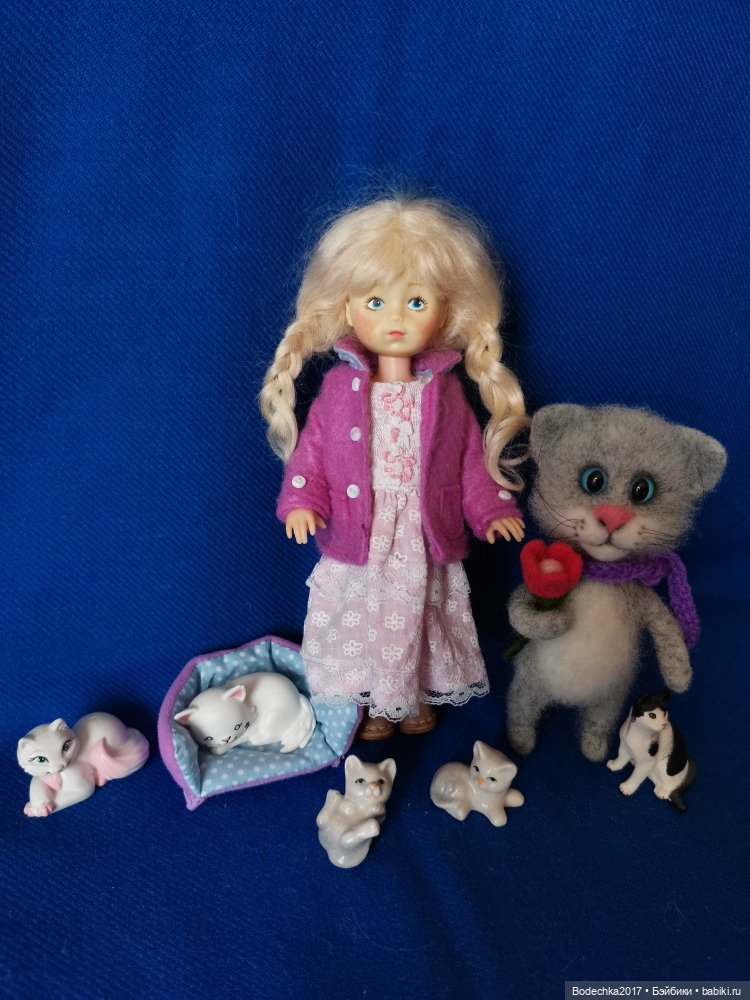 Все куклы добрые и у них сегодня праздник