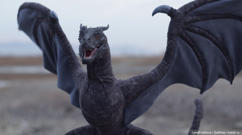 Огромный дракон на фоне сибирских просторов