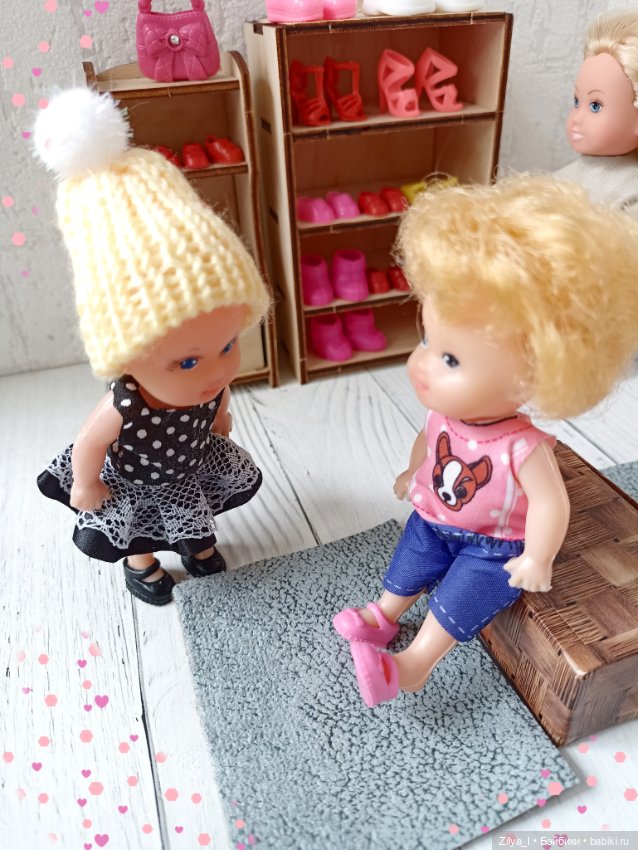 Малыши в обувном магазине (фото 3)