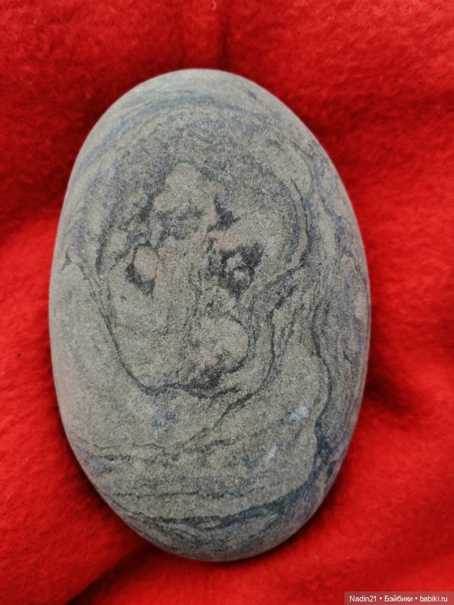 Необычные картины на камнях