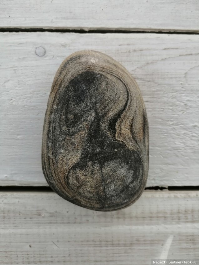 Необычные картины на камнях