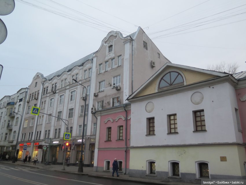 "В темноте старый город игнорирует реновации..." (фото 9)