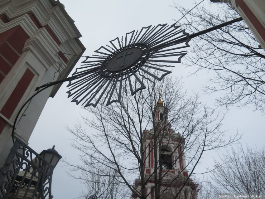 "В темноте старый город игнорирует реновации..." (фото 7)