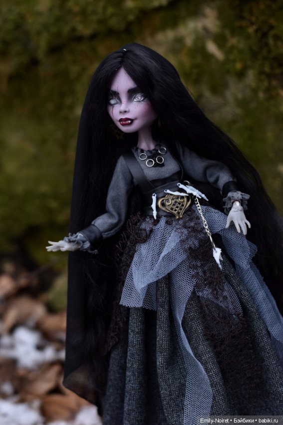 Средневековая вампирша — ООАК Monster High и Ever After High: репейнт (фото 6)