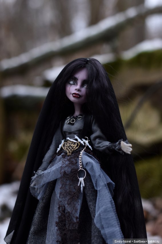 Средневековая вампирша — ООАК Monster High и Ever After High: репейнт (фото 2)