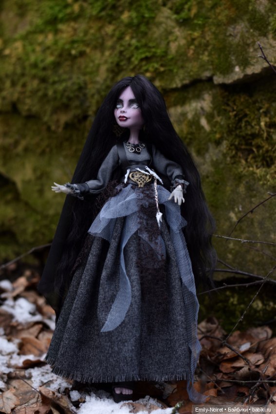 Средневековая вампирша — ООАК Monster High и Ever After High: репейнт (фото 5)