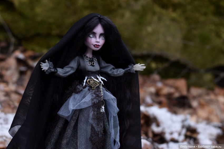Средневековая вампирша — ООАК Monster High и Ever After High: репейнт (фото 4)