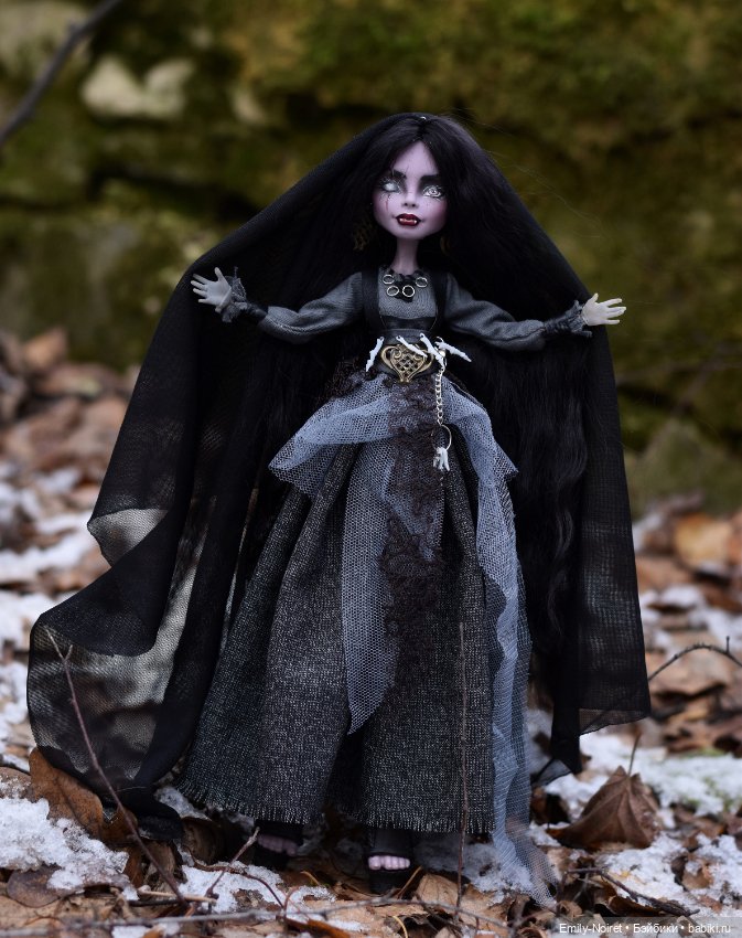 Средневековая вампирша — ООАК Monster High и Ever After High: репейнт (фото 3)