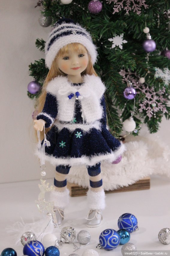 Готовимся к празднику, наряжаем девчушек! :)