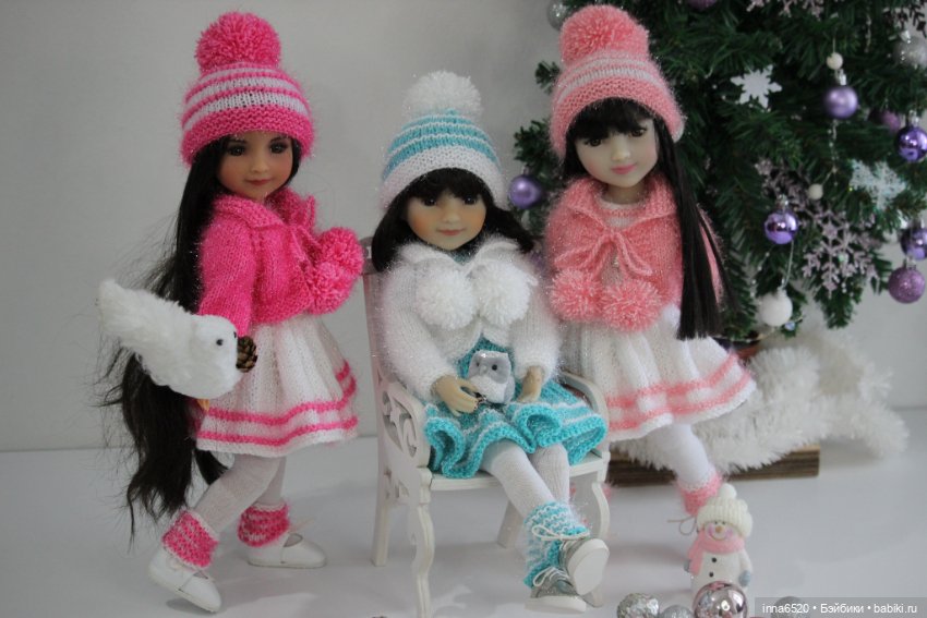 Готовимся к празднику, наряжаем девчушек! :)