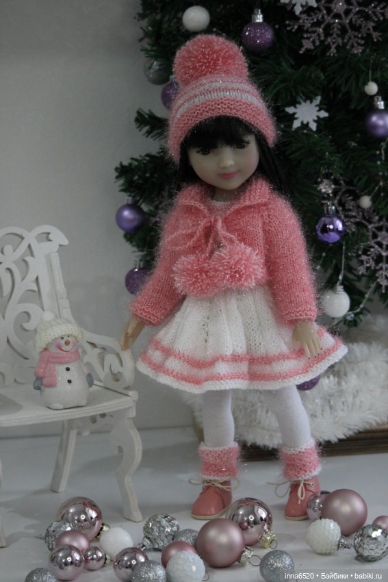 Готовимся к празднику, наряжаем девчушек! :)