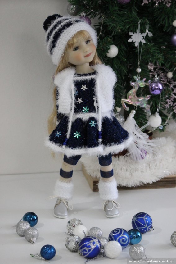 Готовимся к празднику, наряжаем девчушек! :)