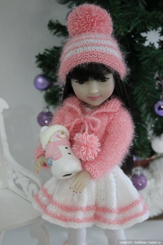 Готовимся к празднику, наряжаем девчушек! :)