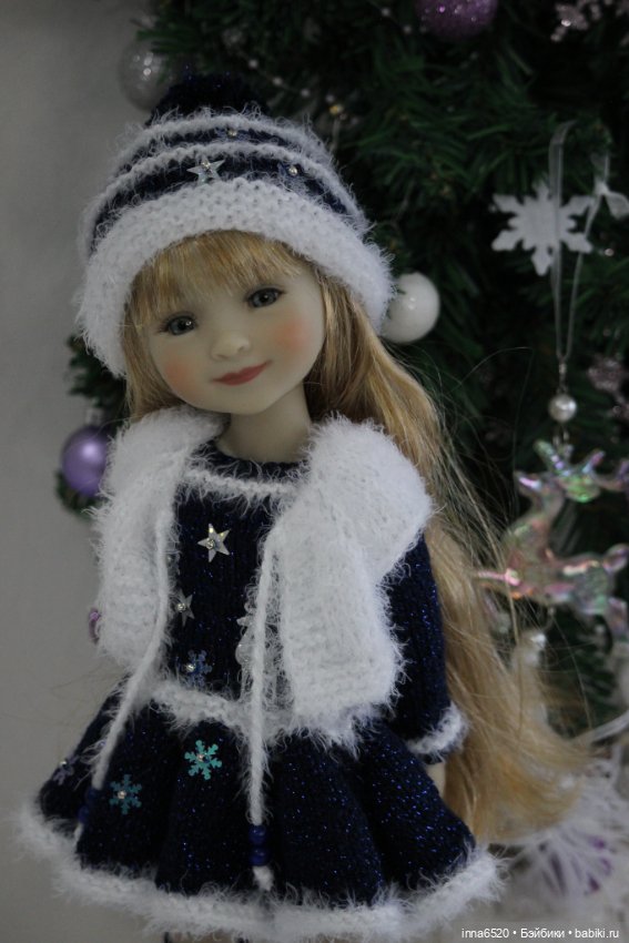 Готовимся к празднику, наряжаем девчушек! :)