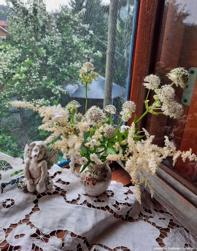 "Июнь...кудрявый и весёлый...во всё цветущее влюблённый"