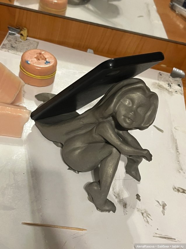 Подставка для телефона в виде Bratz (фото 6)